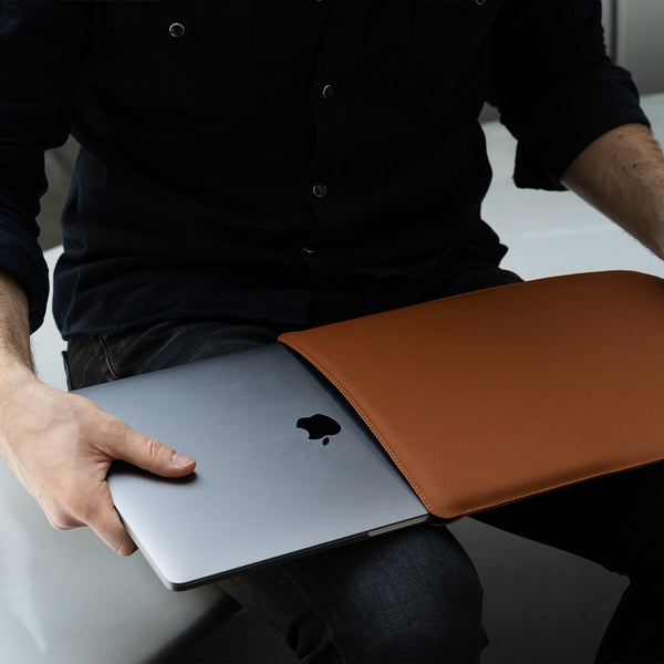 Brown Leather MacBook Sleeve - How it Works